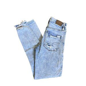 American Eagle Super High Rise Jegging Next Level Stretch Distressed Light Blue